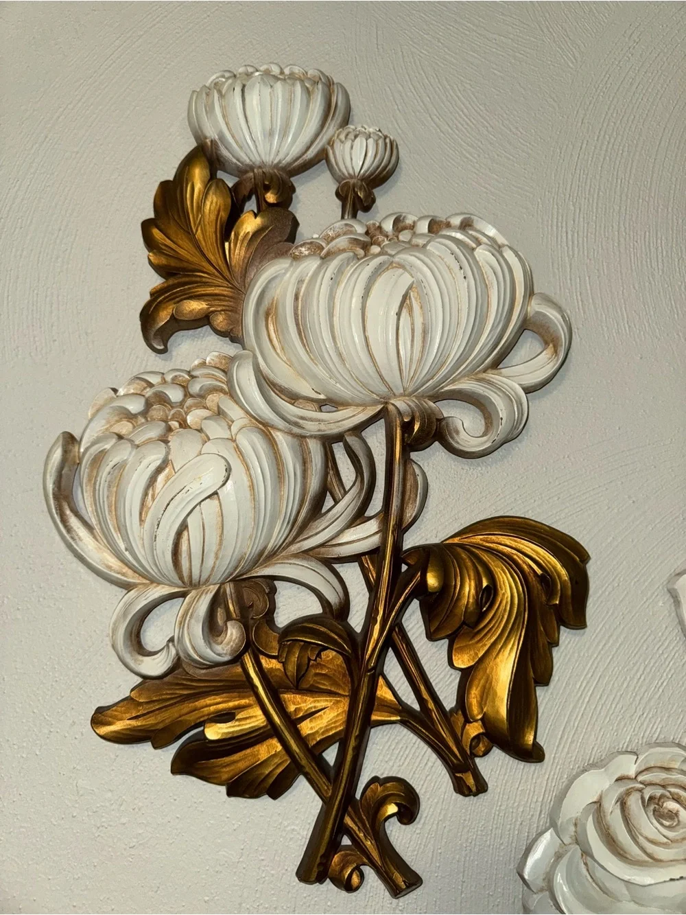 HOMCO White and Gold Floral Wall Décor